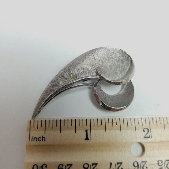 Vintage Silver Tone Quotation Marks Shape Brooch, Retro Modern Design Lapel Pin - Picture 3 of 6